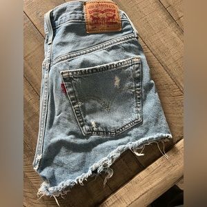 Levi’s denim shorts size 27